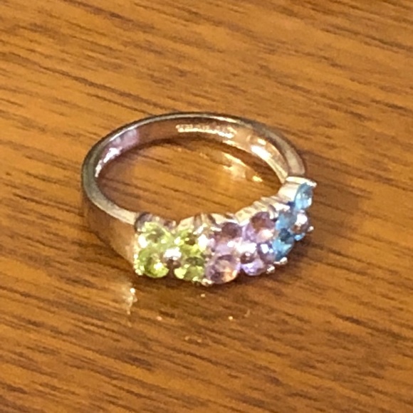 Ladies size 8 sterling silver ring - Picture 1 of 4